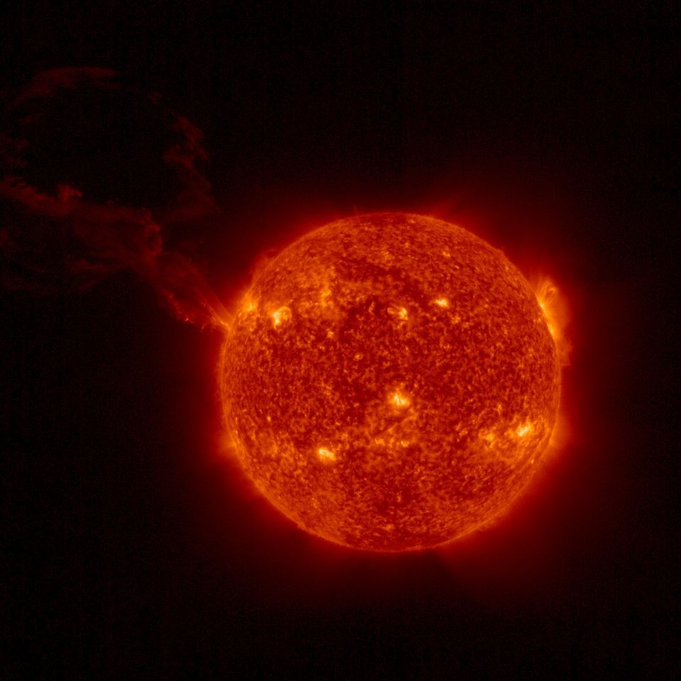 Die ESA-Sonde "Solar Orbiter" lieferte im Februar 2022 Bilder einer riesigen Sonneneruption - laut ESA die größte derartige Eruption, die jemals fotografiert wurde