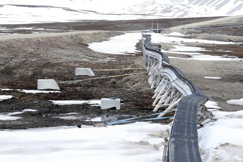 Tauende Permafrostböden gefährden auch die Infrastruktur – hier eine Brücke auf Spitzbergen (Archivbild)