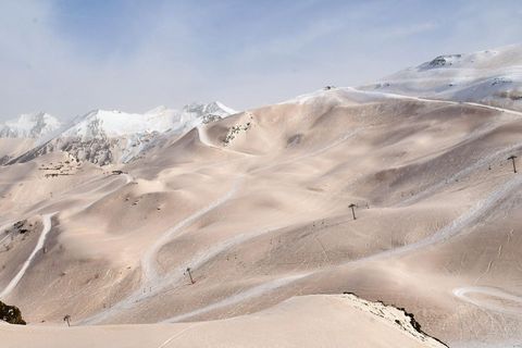 Skigebiet Piau-Engaly in Frankreich mit Saharastaub