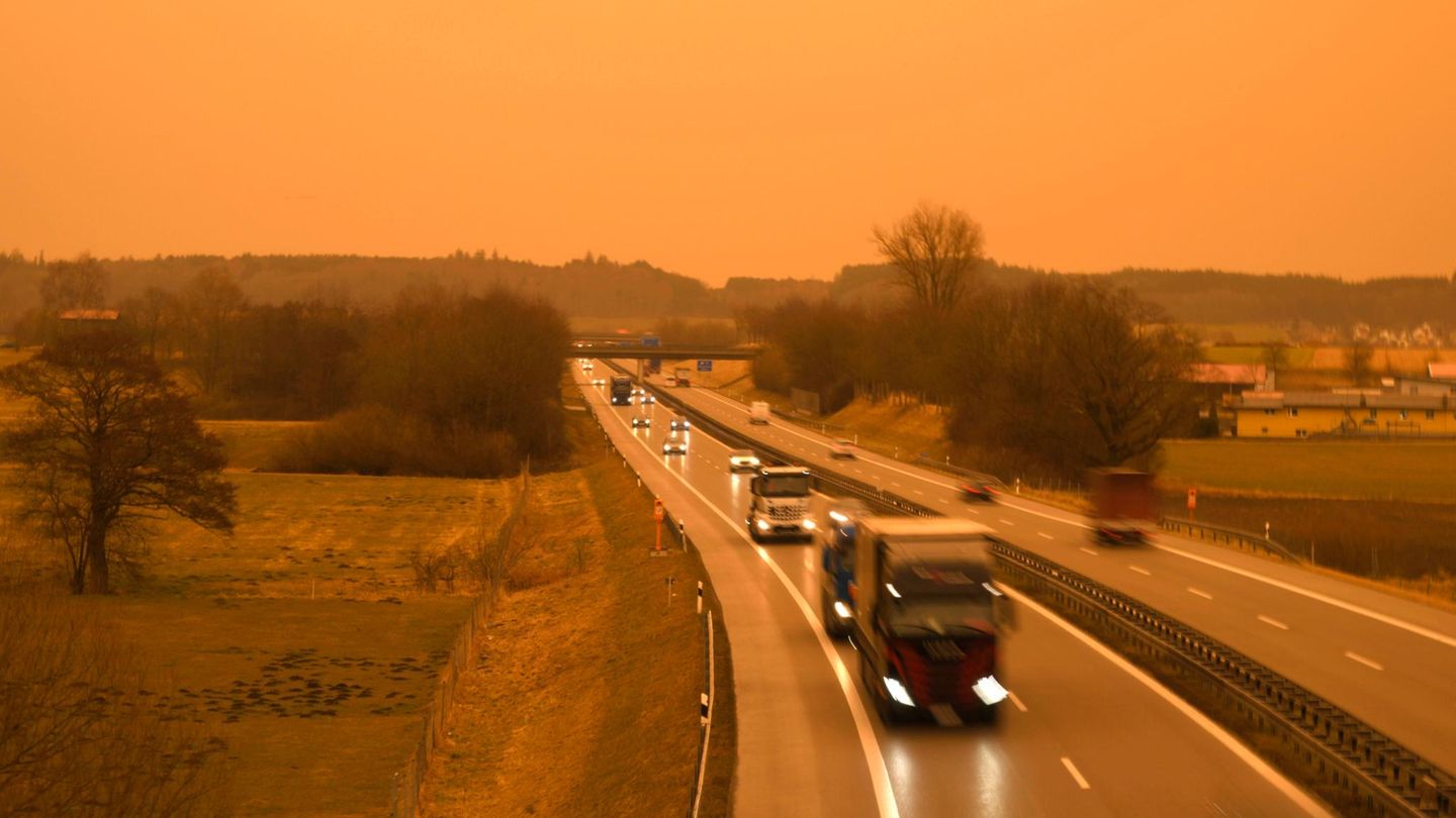 Autos auf einer Autobahn in Mindelheim, Unterallgäu