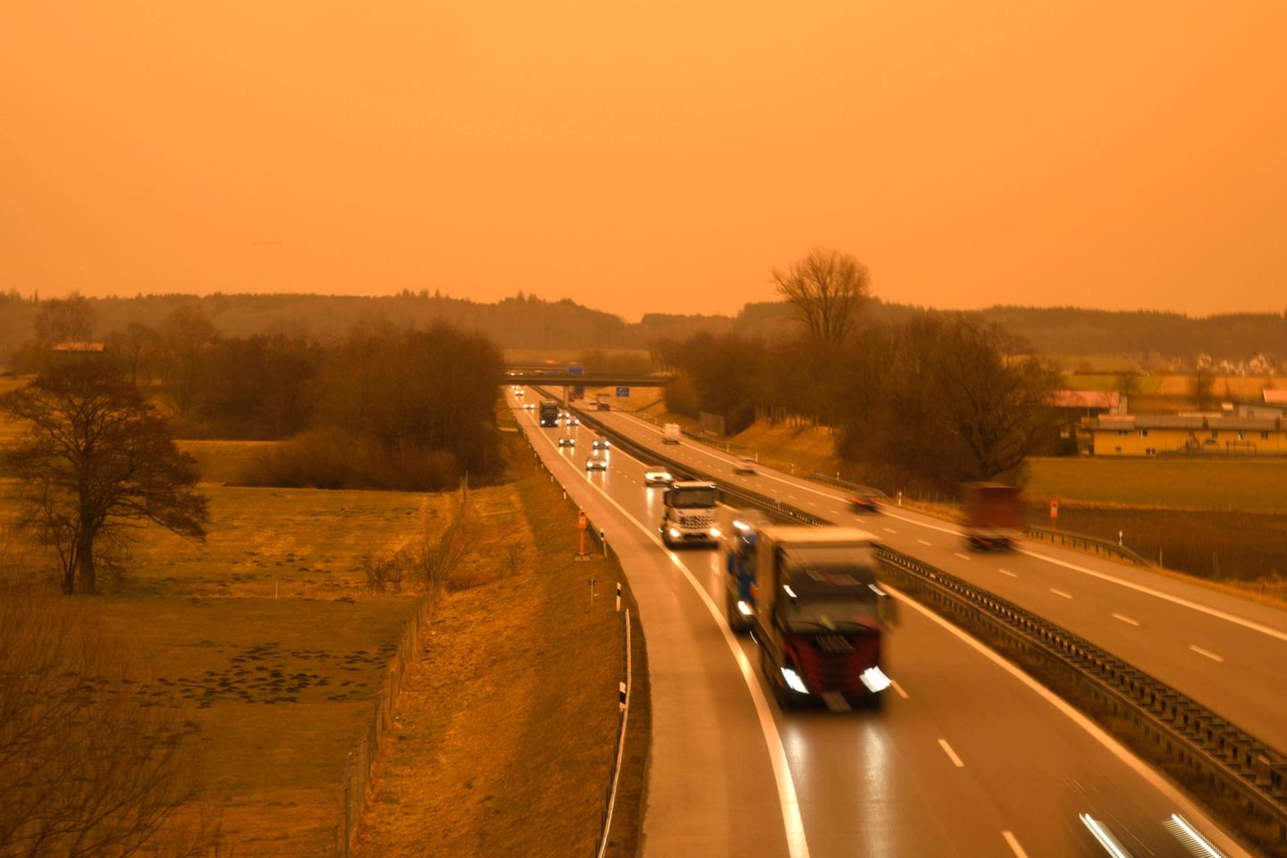 Autos auf einer Autobahn in Mindelheim, Unterallgäu