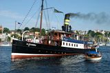 Sich einfach mal gemächlich mit Stil in den Wellen treiben lassen – das geht bei einer Dampferfahrt. Mit dem Raddampfer Freya und dem Salondampfer Alexandra sind gleich zwei nostalgische Schiffe auf der Ostsee unterwegs. Während die restaurierten Maschinen ihr Werk vollrichten, können Sie sich an Deck die frische Meeresbrise um die Nase wehen lassen, wie es an gleicher Stelle schon vor 100 Jahren die Menschen getan haben.  https://www.adler-schiffe.de/schiffe/2-Raddampfer-Freya.html und https://www.dampfer-alexandra.de/