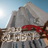 Wer Höhe wagt, hat Weitsicht. Auf Fehmarn, genauer gesagt in Burgstaaken befindet sich Europas höchste gesicherte Toprope-Anlage, und zwar an Getreide-Silos. Bis zu 40 Meter hoch geht der Kletterspaß und belohnt mit einer tollen Aussicht auf Insel und das umgebende Meer. Auch Anfänger können nach einer kurzen Einweisung in das Abenteuer Silo Climbing starten.  https://www.siloclimbing.com/