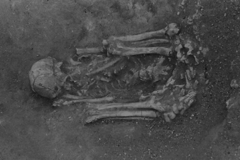 Archäologie: Die Lage der Knochen zeigt: Dieser Mensch muss nach dem Eintreten des Todes mumifiziert worden sein Die Lage der Knochen zeigt: Dieser Mensch muss nach dem Eintreten des Todes mumifiziert worden sein