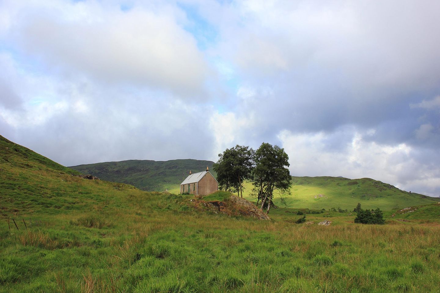 Blick auf die kleine Schutzhütte Staioneag