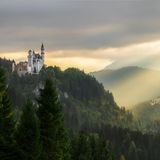Schloss Neuschwanstein mit Schloss Hohenschwangau im Hintergrund
