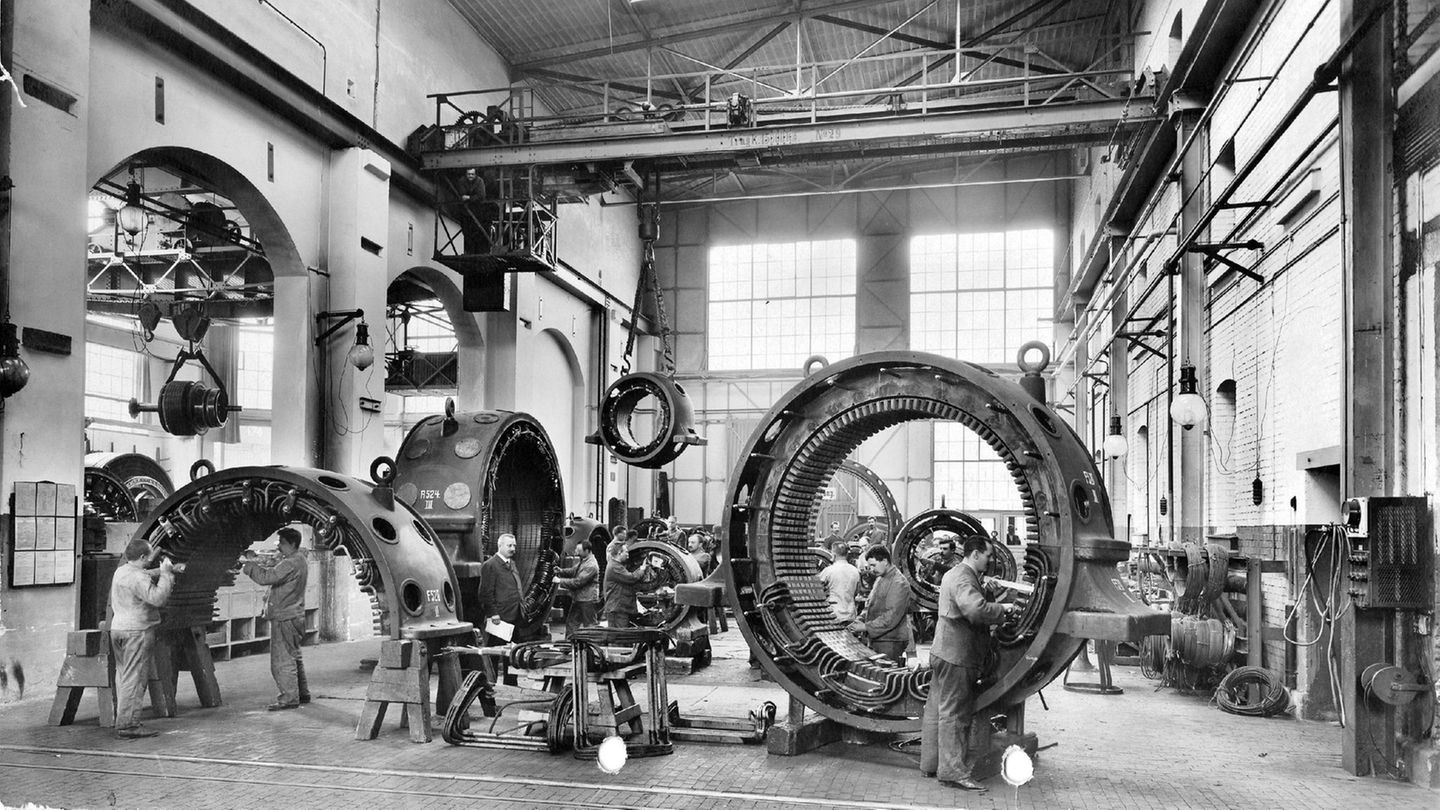 Generatorenfertigung im Nürnberger Werk der Siemens-Schuckertwerke, um 1914
