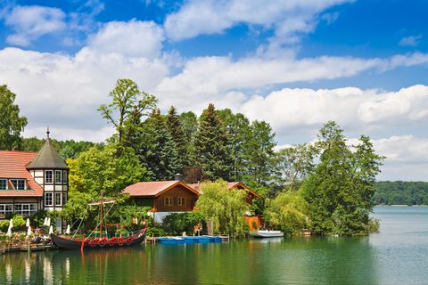 Kleiner Ort am See in der Feldberger Seenlandschaft