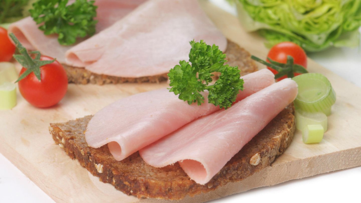 Veganer Aufschnitt auf Brot