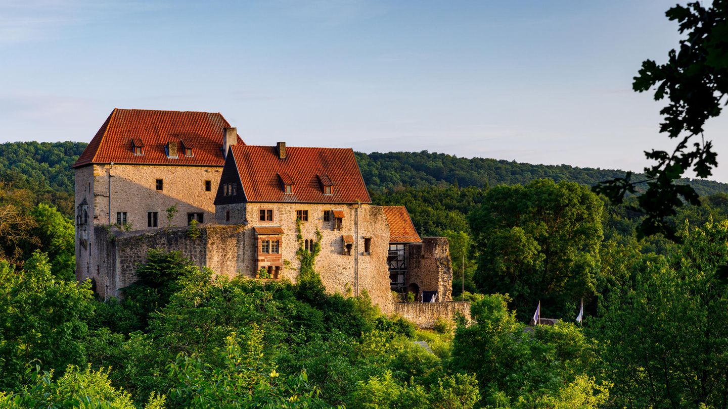 Für Wanderfreunde: Der Werra-Burgen-Steig Tannenburg bei Nentershausen in Hessen