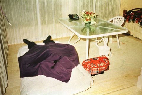 Violettes Tuch, Nike-Turnschuhe, Reisetasche: Die 39 Mitglieder der Sekte "Heaven's Gate" haben ihren Suizid 1997 sorgfältig geplant
