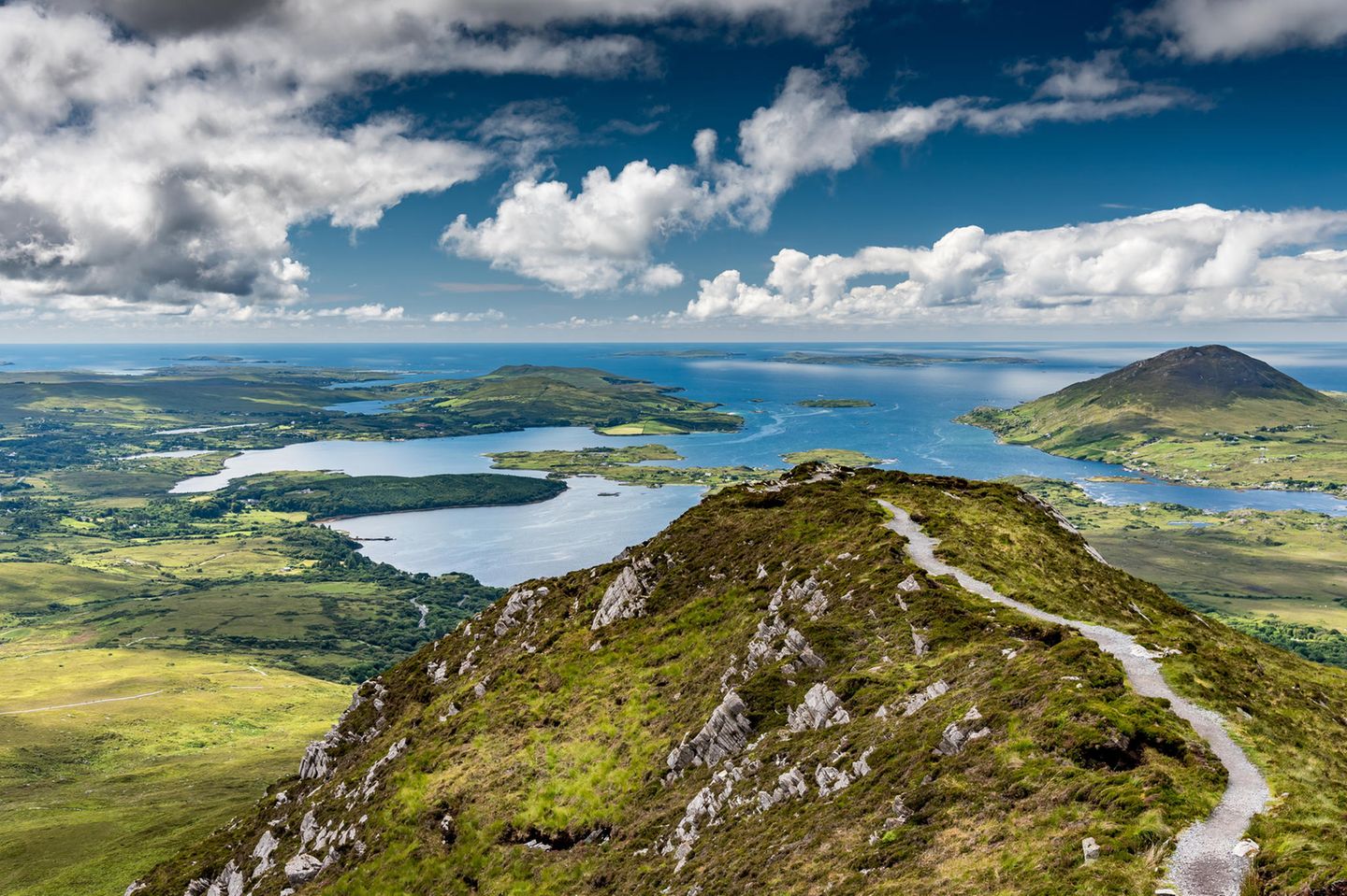 Blick von der Spitze des Diamond Hill im Connemara Nationalpark