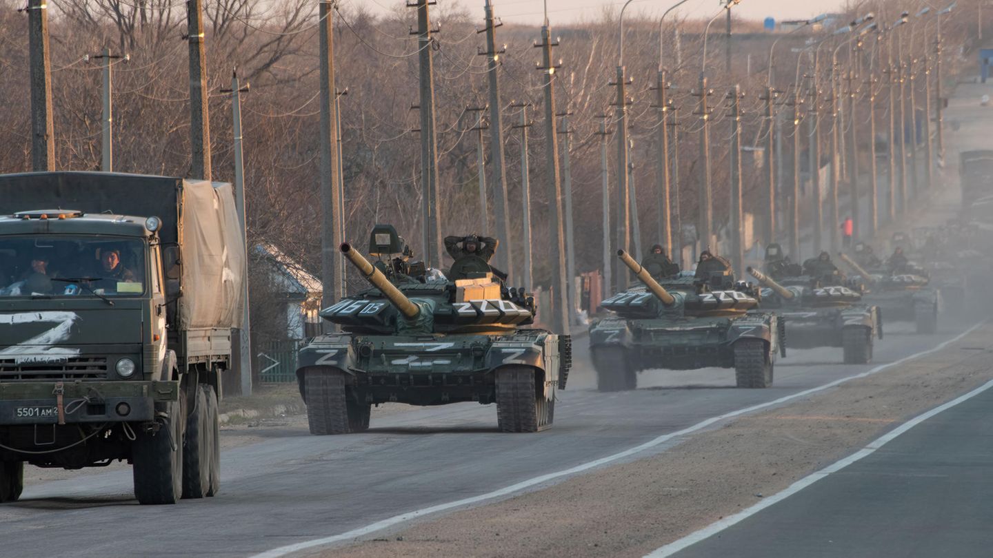 March 23, 2022, Mariupol, Ukraine: A column of tanks marked with the Z symbol stretches into the distance as they proceed northwards along the Mariupol-Donetsk highway. The battle between Russian / Pro Russian forces and the defencing Ukrainian forces lead by Azov battalion continues in the port city of Mariupol.