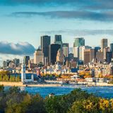 Blick auf den Sankt-Lorenz-Strom und die Skyline von Montréal