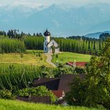 Kapelle St.Georg zwischen Hopfenfeldern in Dietmannsweiler bei Tettnang