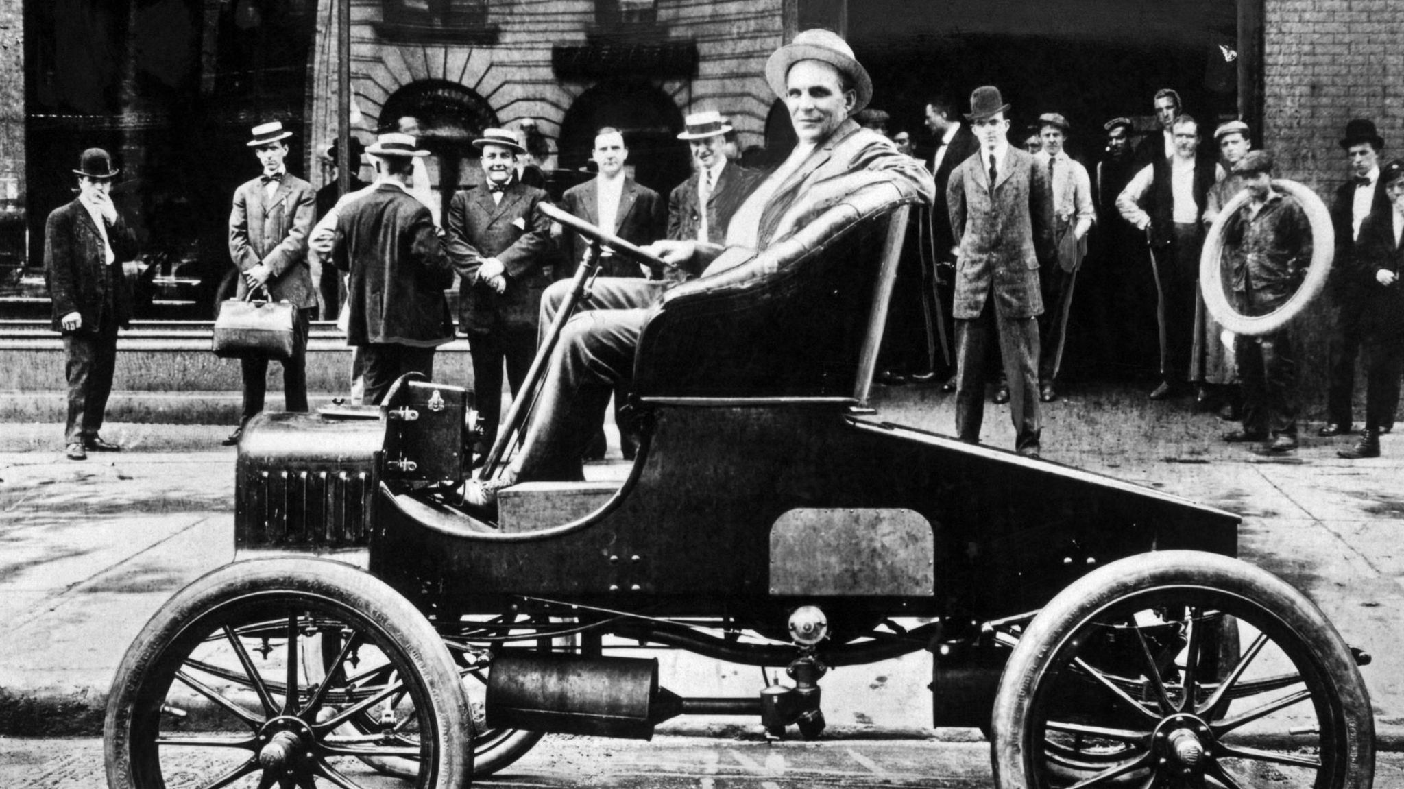 Zweimal scheitert Henry Ford mit Autofabriken, bevor der Erfolg 1908 kommt: mit dem so robusten wie erschwinglichen Modell T