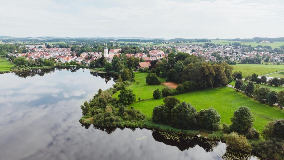 Klare Sache: Der Luftkurort Kißlegg mit seiner hübschen Barockkirche liegt am Zeller See