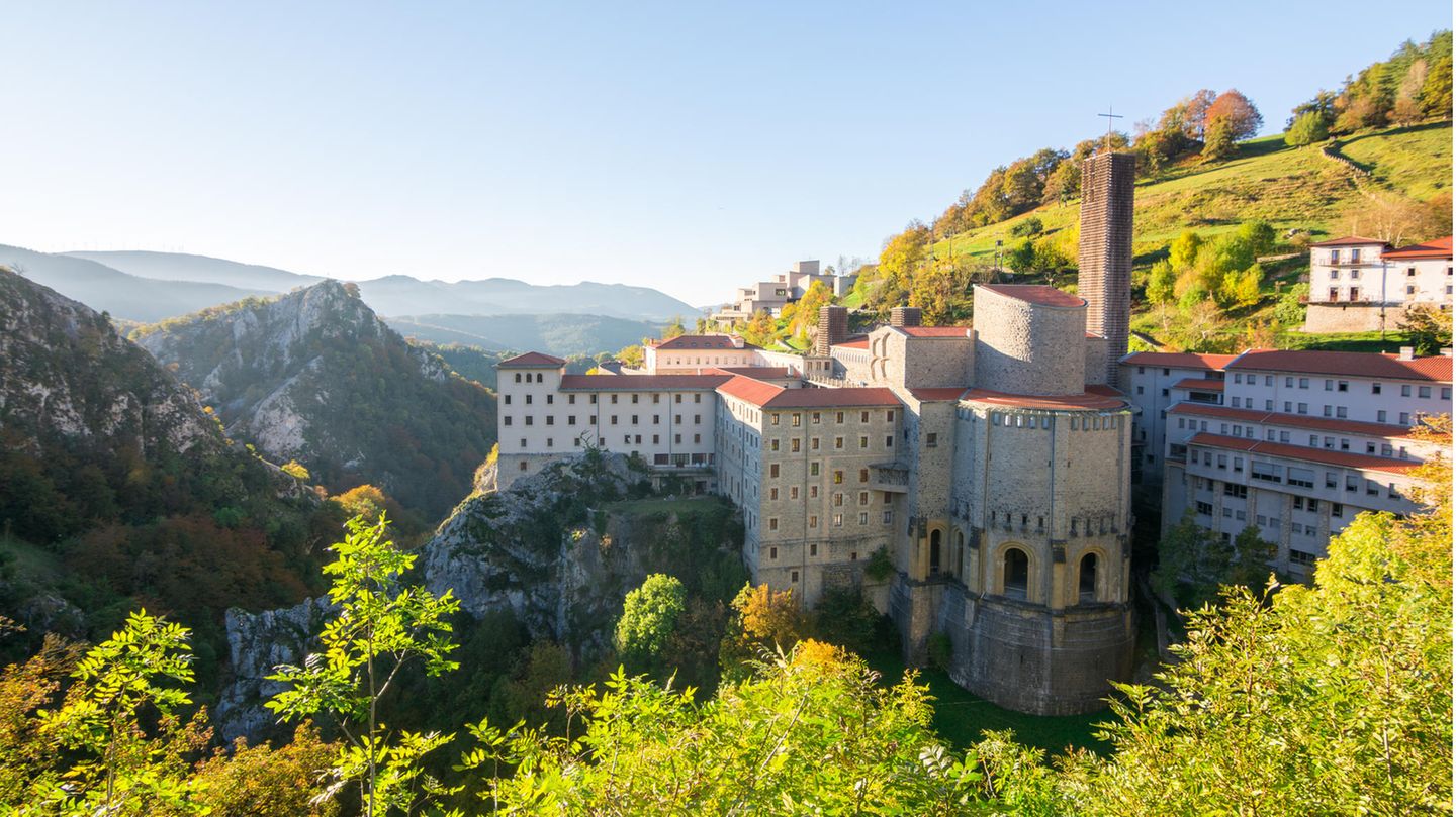 Blick auf das Bergkloster von Arantzazu