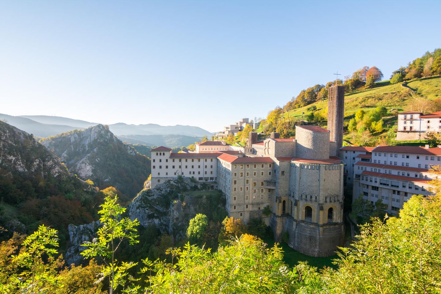 Blick auf das Bergkloster von Arantzazu