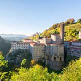 Blick auf das Bergkloster von Arantzazu