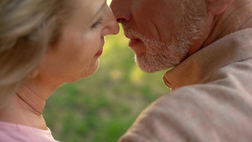 Sex im Alter: Wie das Liebesleben erfüllend bleibt
