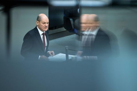 Bundeskanzler Olaf Scholz (SPD) bei der Regierungserklärung vom 27. Februar 2022 zum russischen Angriffskrieg auf die Ukraine