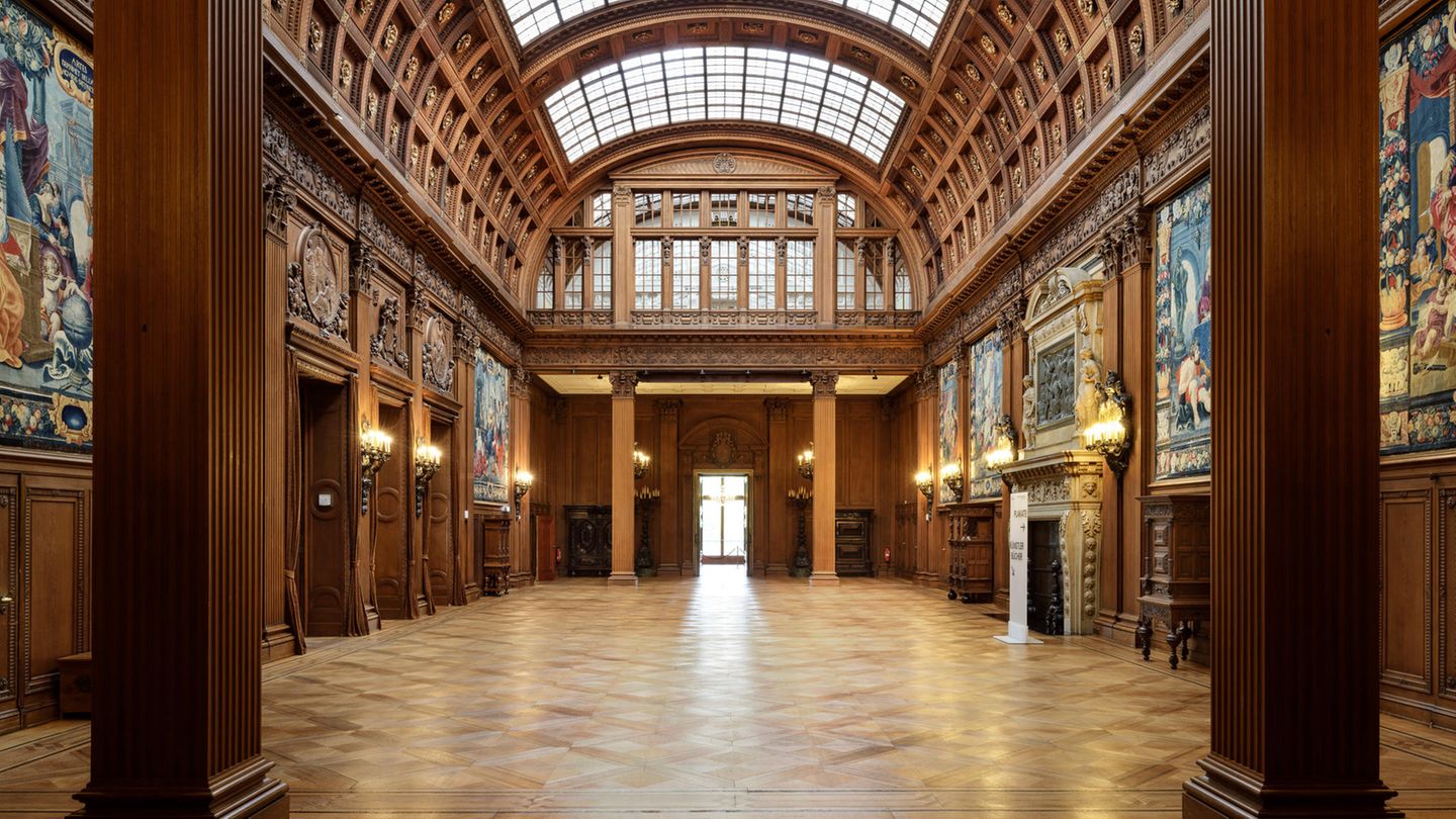 Villa Hügel, Essen Der imposante Wohnsitz der Familie Krupp, die zu den einflussreichsten deutschen Industriellendynastien gehörte, bot einen glanzvollen Rahmen, um hochrangige Persönlichkeiten zu empfangen und lukrative Geschäfte anzubahnen.