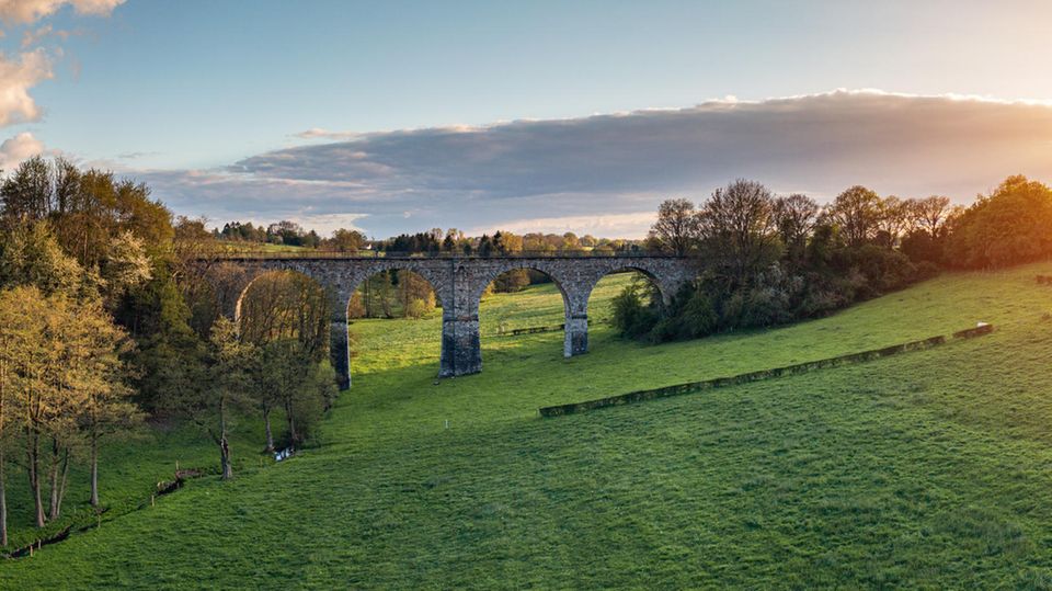 Vennbahn Viadukt bei Aachen im Sonnenuntergang Vennbahn Viadukt bei Aachen im Sonnenuntergang