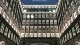Günther Bayerl ist selbstständiger Fotograf mit Schwerpunkt Architektur und Landschaftsfotografie. Bei Frederking und Thaler ist sein Buch "Welterbe" über die deutschen UNESCO-Welterbestätten erschienen. Um das industrielle Erbe Deutschlands für das vorliegende Buch ins rechte Licht zu setzen, begab er sich auf eine fotografische Spurensuche kreuz und quer durch ganz Deutschland.