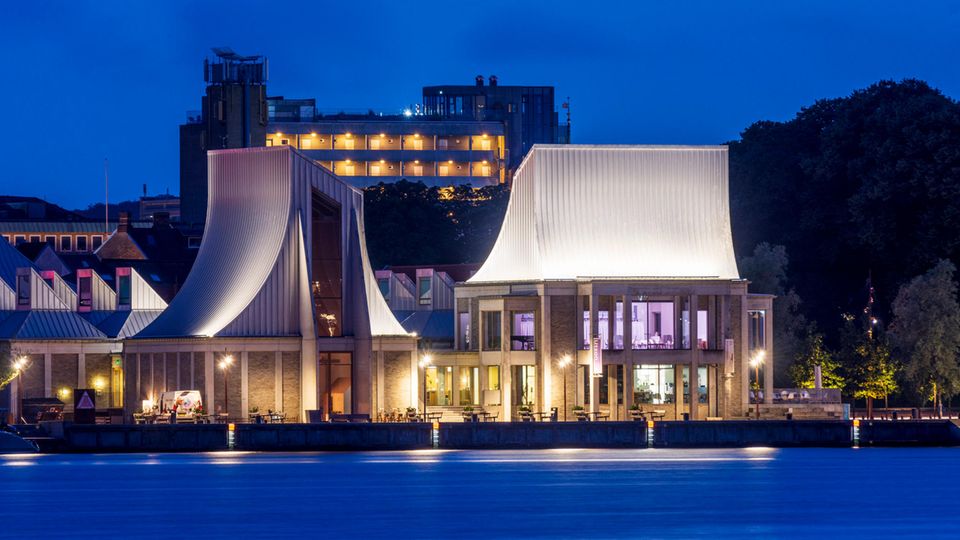 Utzon Center in Aalborg am Abend Utzon Center in Aalborg am Abend