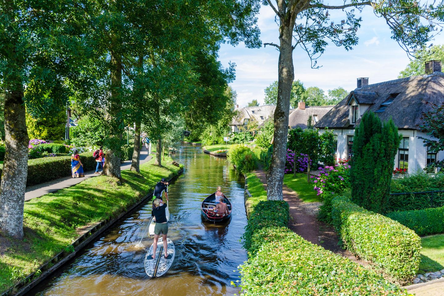 Für wen lohnt sich der Besuch im Nationalpark Weerribben-Wieden besonders? Giethoorn entdecken mit Booten