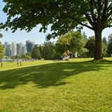 Blick auf die Skyline von Vancouver vom Stanley Park aus
