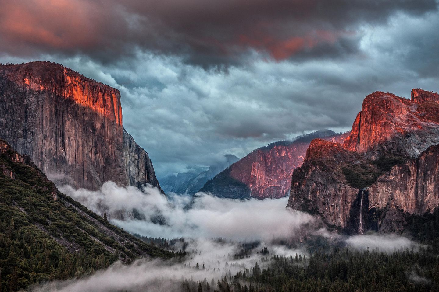 Jimmy Chin ist ein Oscar-prämierter Filmemacher, National Geographic-Fotograf, Bestsellerautor der New York Times und Bergsportler, der für seine Fähigkeit bekannt ist, außergewöhnliche Bilder und Geschichten beim Klettern und Skifahren in extrem risikoreichen Umgebungen und Expeditionen einzufangen.