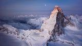 Das Matterhorn im Morgengrauen. Aufgenommen wurde das Bild 1993.  Seit fast 40 Jahren dreht sich bei dem Fotografen James Balog alles um das wichtigste Thema unserer Zeit: die Veränderung der Natur durch den Menschen.