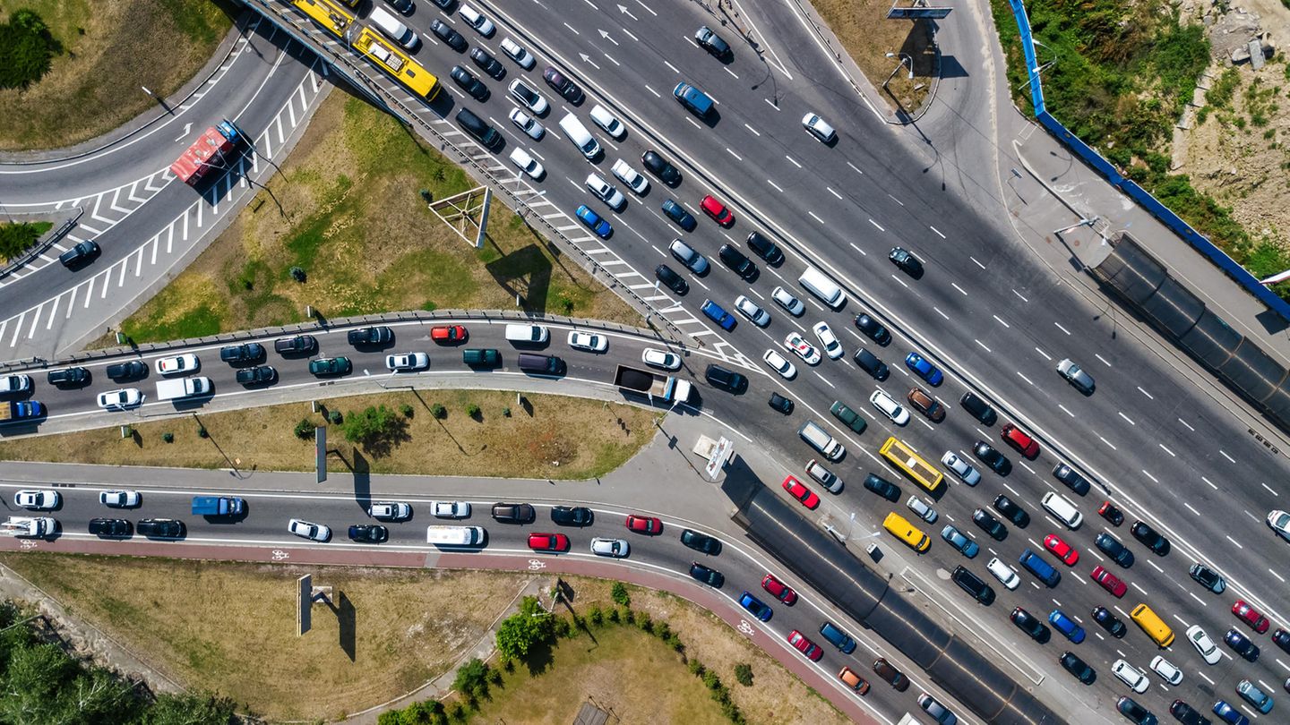 Fast zwei Tage verbringen Pendler*innen jedes Jahr im Stau