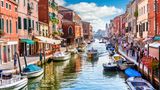 Kanal mit Booten in Venedig