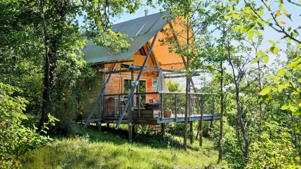 Luxus-Camping: "Huttopia" mit den unterschiedlichsten Zelten und Hütten gibt es in Frankreich, in den Niederlanden, den USA und Kanada – bald auch in China "Huttopia" mit den unterschiedlichsten Zelten und Hütten gibt es in Frankreich, in den Niederlanden, den USA und Kanada – bald auch in China