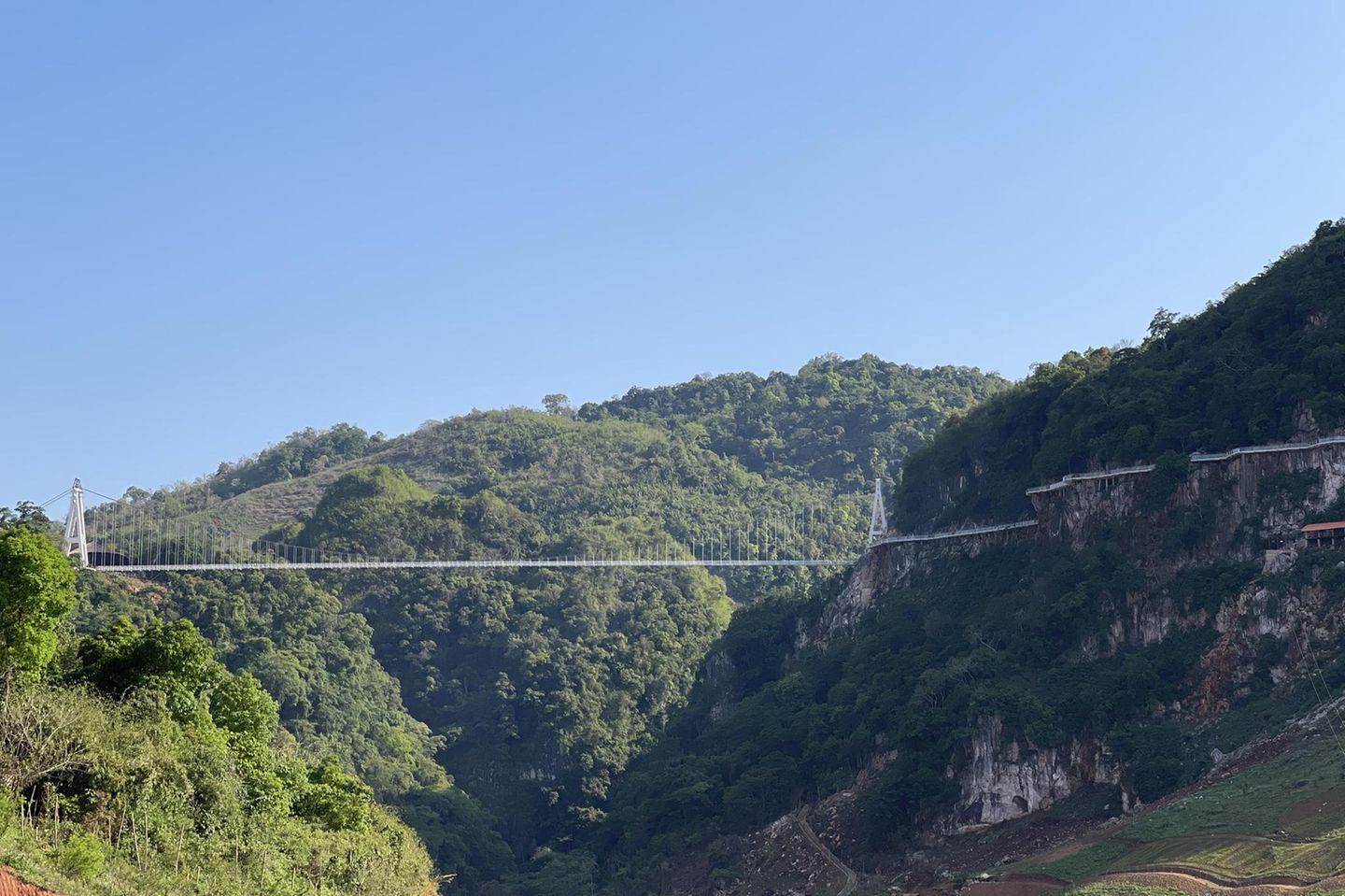 Die neue Brücke soll die bisherige Rekordhalterin in China ablösen Glasbrücke in Vietnam