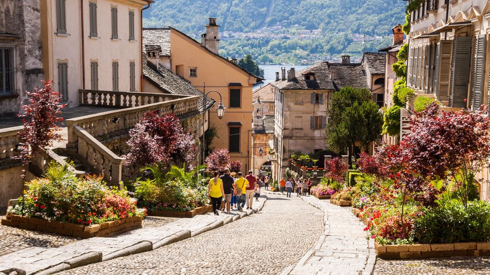 Gasse in San Giulio am Ortasee