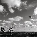 Kinder am Malecón, der berühmten Ufermauer der Hauptstadt. Der Ort für sehnsüchtige Blicke aufs Meer. Für Liebespaare. Für Frischluft bei Hitze