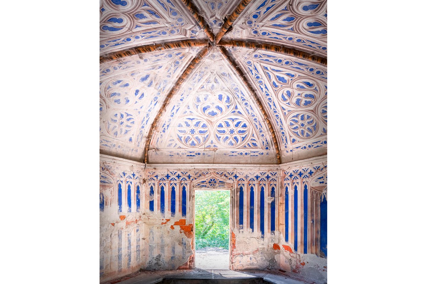 Photo 13: This small and abandoned chapel has been the subject of wild rumours and stories. It is hidden in the midst of dense vegetation and built in the same Gothic style as the nearby castle. Originally, the building was supposed to be a funeral chapel for the family that owned the castle nearby. The story goes that local people fear the building. Claims are made that hooded people have been seen wandering around the building at night. Inside the chapel, candles, desecrated niches, written rituals and small sacrificed animals in front of an "artisanal" altar made on the spot are found. Paranormal investigators and occultists regularly visit this place.