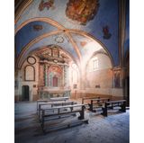 Der Fotograf benennt die genauen Ort und Kirchen meistens nicht, um vor Vandalismus zu schützen  Photo 15: This is a photo of a stunning abandoned church. It is a single square room with parts (such as the pillars and floor) from the early 16th century. Other parts (such as the vaults) are from the 19th century. You can't reach the church by car, and all of the houses surrounding the church have been abandoned as well, and are damaged by an earthquake.
