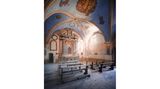 Der Fotograf benennt die genauen Ort und Kirchen meistens nicht, um vor Vandalismus zu schützen  Photo 15: This is a photo of a stunning abandoned church. It is a single square room with parts (such as the pillars and floor) from the early 16th century. Other parts (such as the vaults) are from the 19th century. You can't reach the church by car, and all of the houses surrounding the church have been abandoned as well, and are damaged by an earthquake.