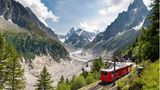 Die Strecke des Mont-Blanc Express gehört zu den eindrucksvollsten Routen der Alpen, die sich per Bahn zurücklegen lassen. In anderthalb Stunden durchquert der Zug zwei Länder - die Schweiz und Frankreich.