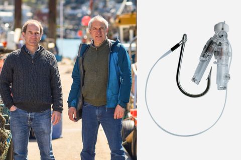 Ein Teil der Erlöse werde in den Schutz von Seevögeln fließen, sagen Ben und Pete Kibel. Die "Köderhakenkapsel" öffnet erst bei erhöhtem Wasserdruck