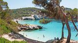 Blick auf die Bucht Cala Mitjaneta