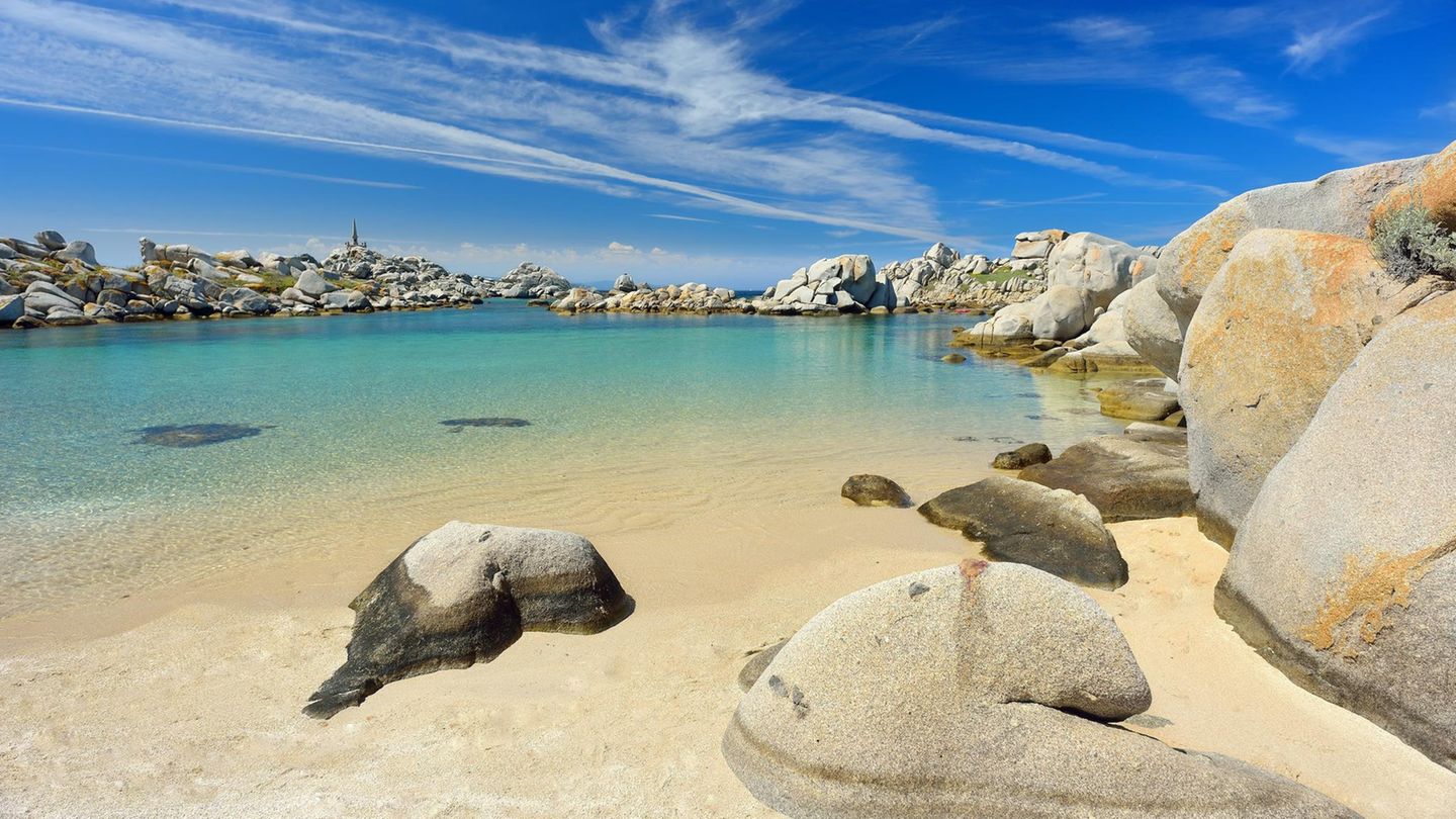 Strand Santa Giulia
