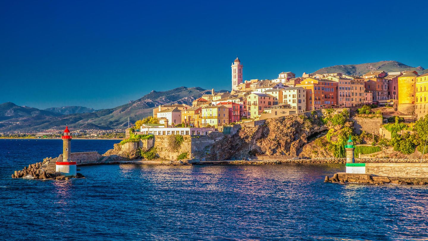 Blick auf die Hafeneinfach von Bastia