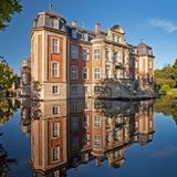 Ostbevern und Schloss Loburg besuchen. https://www.ostbevern.de/hauptmenue/bilder/sehenswuerdigkeiten/wasserschloss-loburg/ und/oder eine Strecke der 1000 Schlösser-Route radeln: https://www.muensterland.com/tourismus/themen/radfahren-muensterland/radrouten-muensterland/100-schloesser-route/100-schloesser-route-ostkurs/