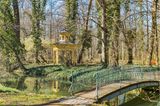 Jahnishausen. Schlosspark besichtigen. https://nationalerbe-baeume.de/project/ginkgo-jahnishausen/.  Funkellichterfest im Park: https://ltgj.de/termine/  Unterkunft: https://www.bettundbike.de/unterkunft/lebenstraumgemeinschaft-jahnishausen-1009748